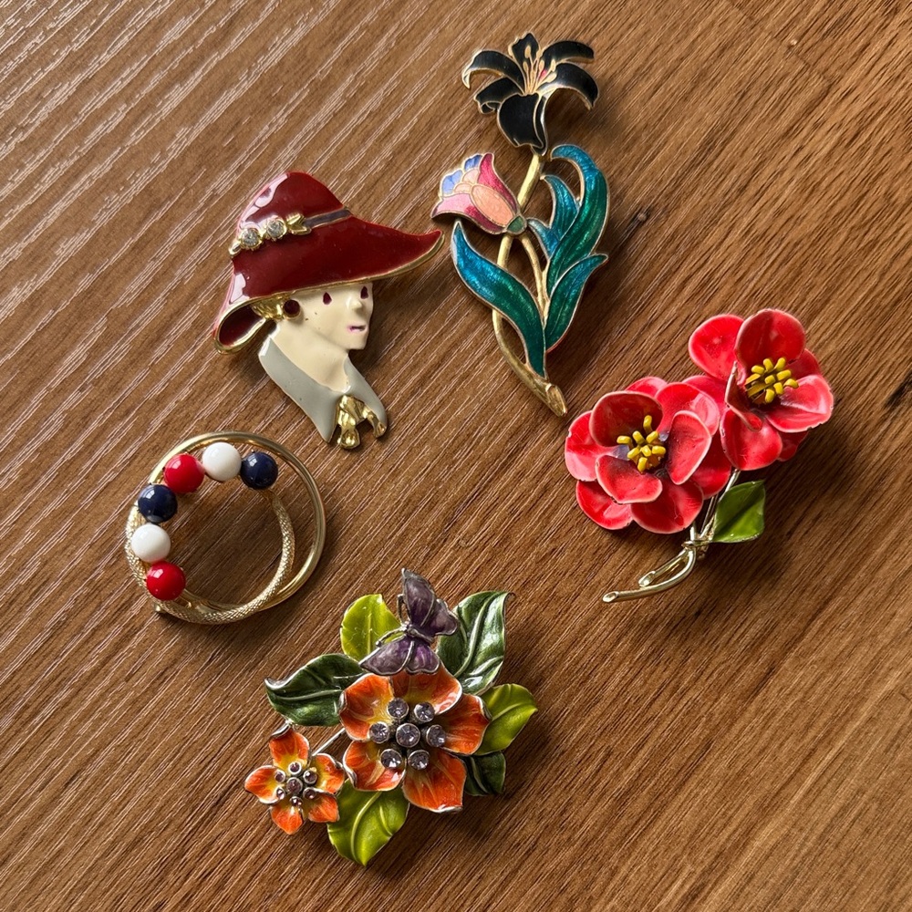 Lot of Vintage Broaches Floral and Lady Brooch Set - Multicolor